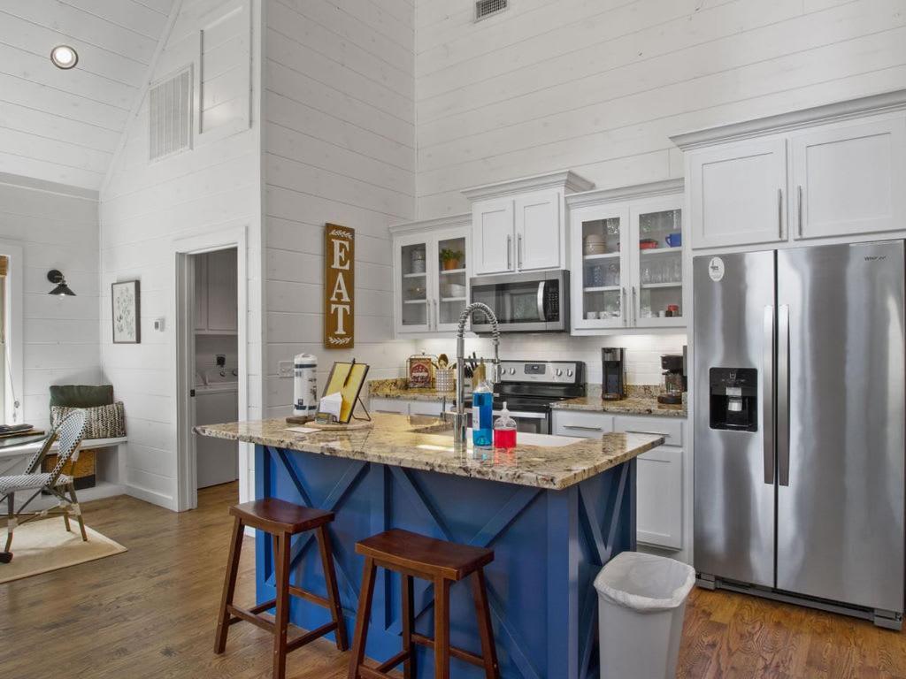 Stunning Luxury Cabin W Hot Tub And Fire Pit Holy Shiplap Is Perfect Romantic Couples Getaway ブロークン・ボウ エクステリア 写真