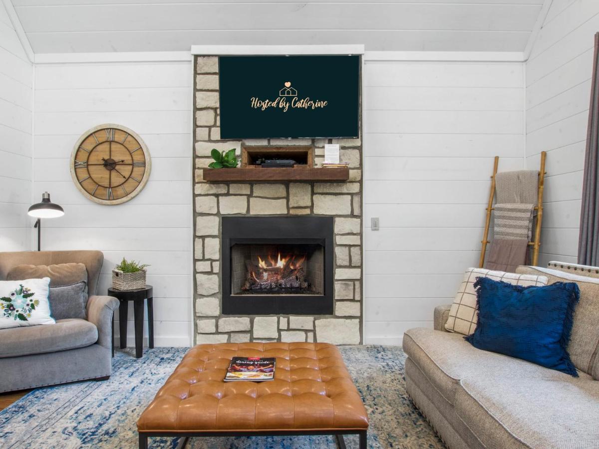 Stunning Luxury Cabin W Hot Tub And Fire Pit Holy Shiplap Is Perfect Romantic Couples Getaway ブロークン・ボウ エクステリア 写真