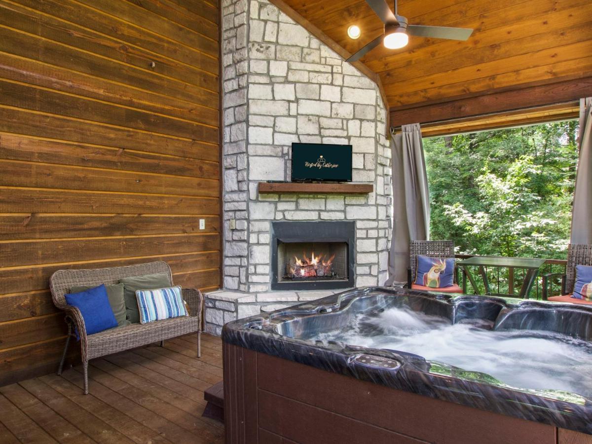 Stunning Luxury Cabin W Hot Tub And Fire Pit Holy Shiplap Is Perfect Romantic Couples Getaway ブロークン・ボウ エクステリア 写真