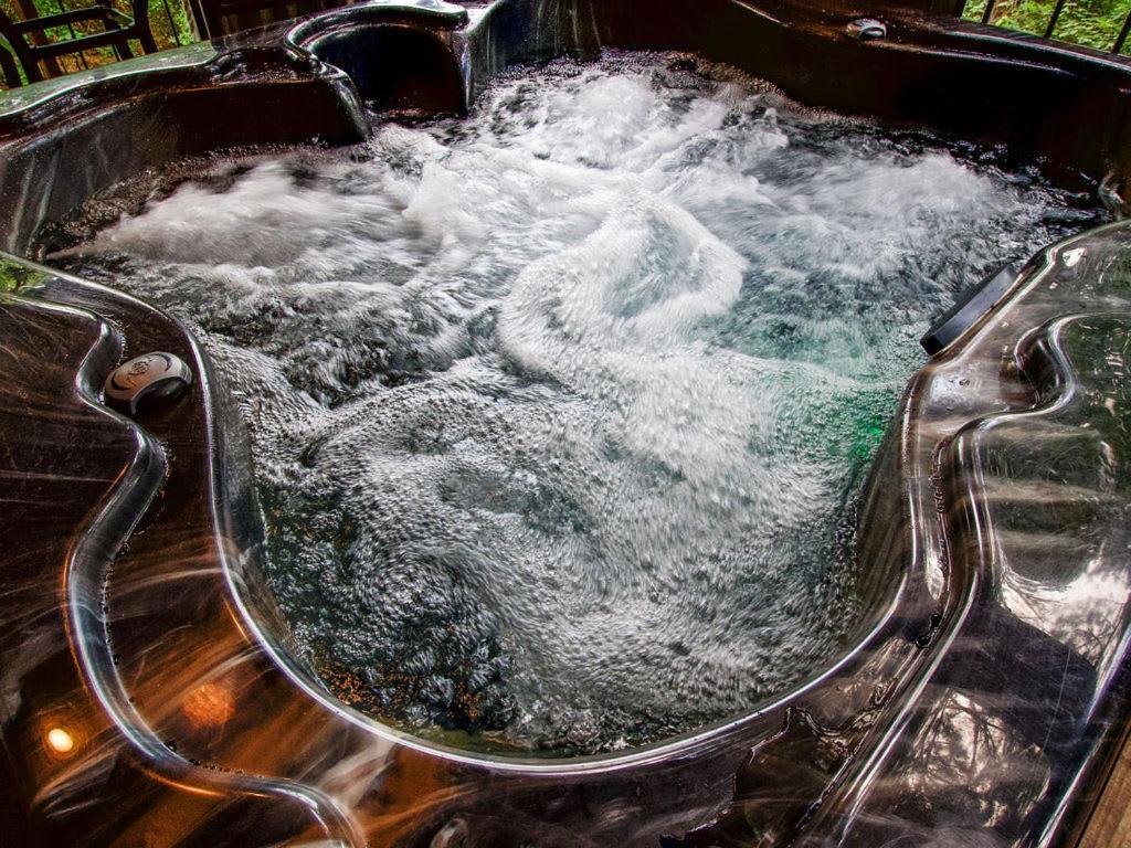 Stunning Luxury Cabin W Hot Tub And Fire Pit Holy Shiplap Is Perfect Romantic Couples Getaway ブロークン・ボウ エクステリア 写真