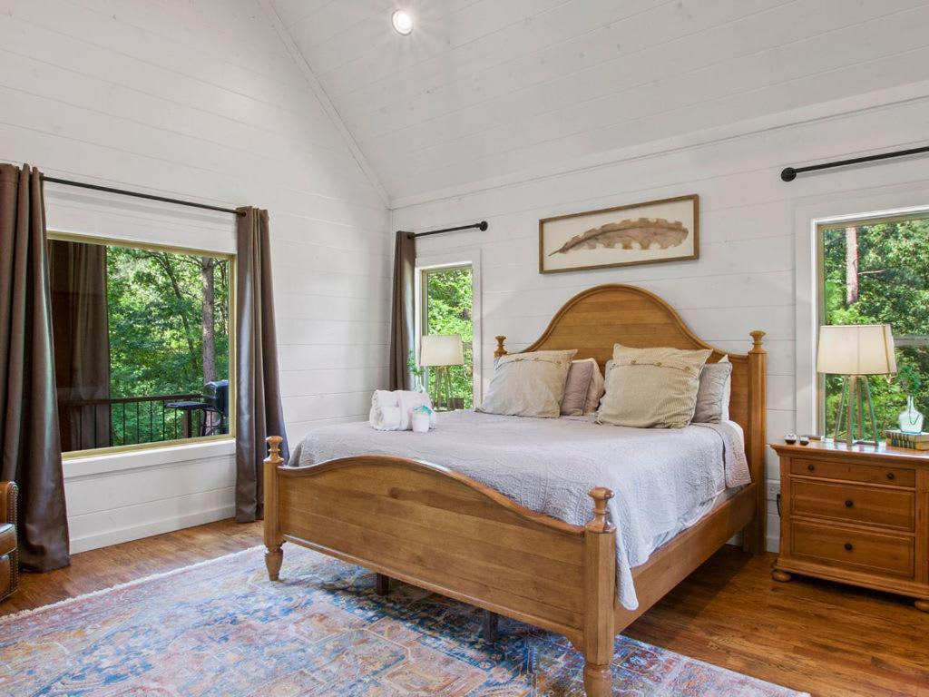 Stunning Luxury Cabin W Hot Tub And Fire Pit Holy Shiplap Is Perfect Romantic Couples Getaway ブロークン・ボウ エクステリア 写真