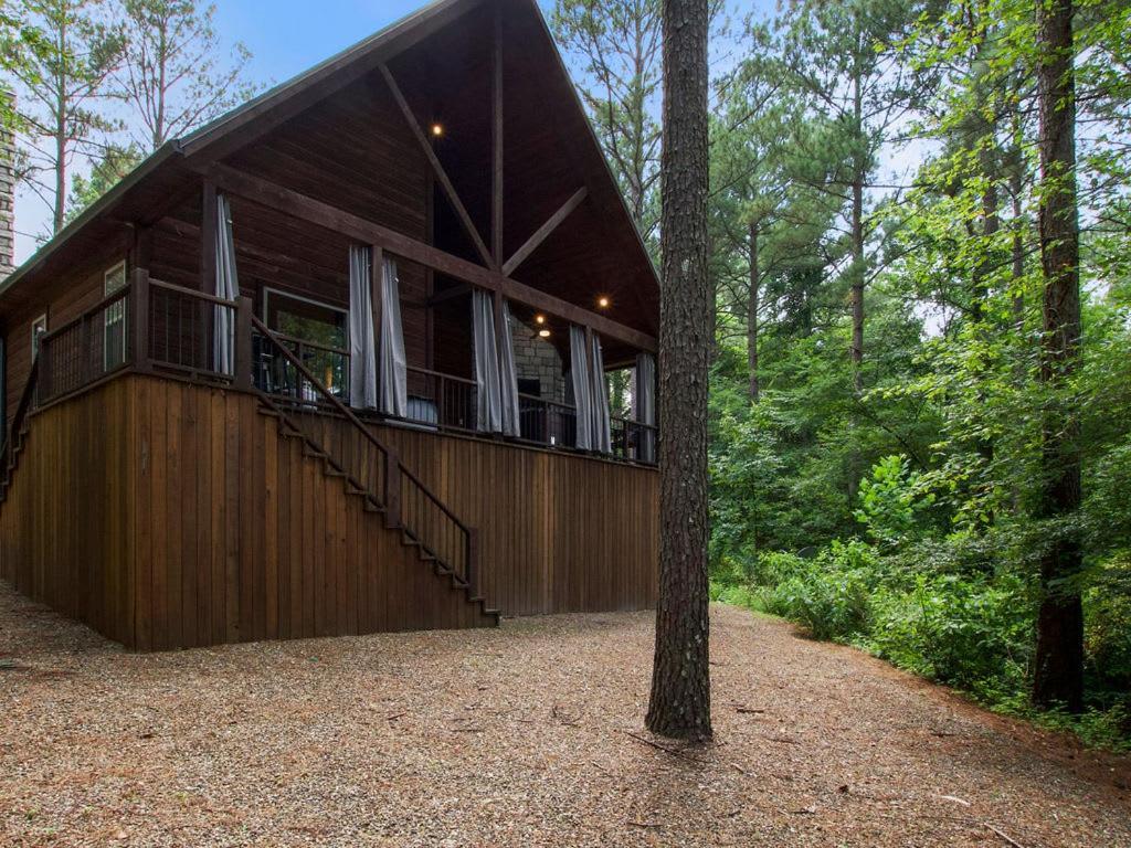 Stunning Luxury Cabin W Hot Tub And Fire Pit Holy Shiplap Is Perfect Romantic Couples Getaway ブロークン・ボウ エクステリア 写真