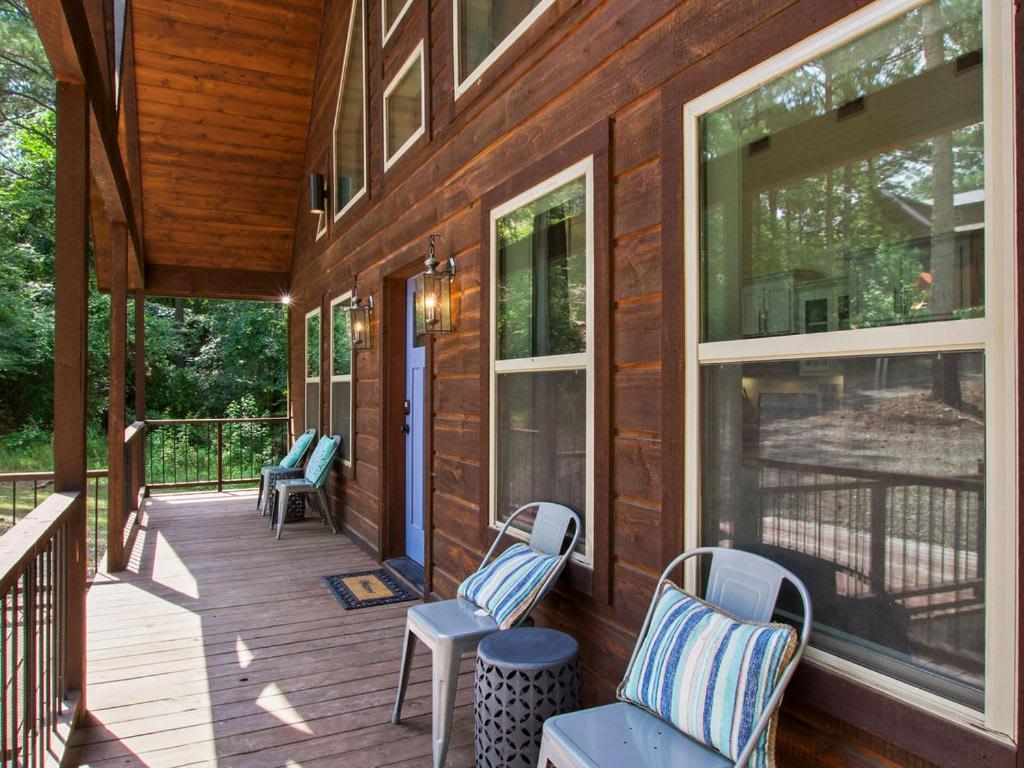 Stunning Luxury Cabin W Hot Tub And Fire Pit Holy Shiplap Is Perfect Romantic Couples Getaway ブロークン・ボウ エクステリア 写真