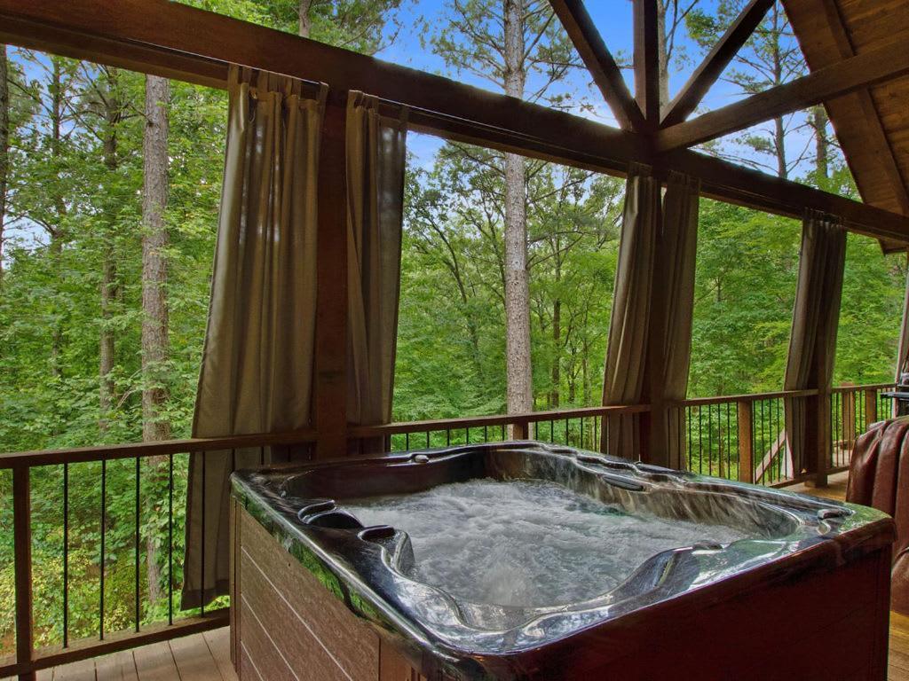 Stunning Luxury Cabin W Hot Tub And Fire Pit Holy Shiplap Is Perfect Romantic Couples Getaway ブロークン・ボウ エクステリア 写真